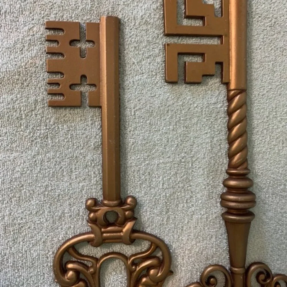 2 Vintage Metal Sexton Metal Skeleton Keys - Picture 3 of 6
